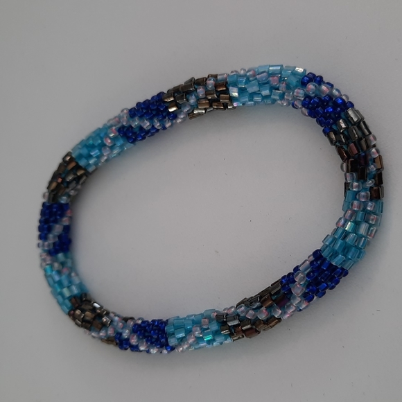 LILY AND LAURA Bracelet - Picture 2 of 3